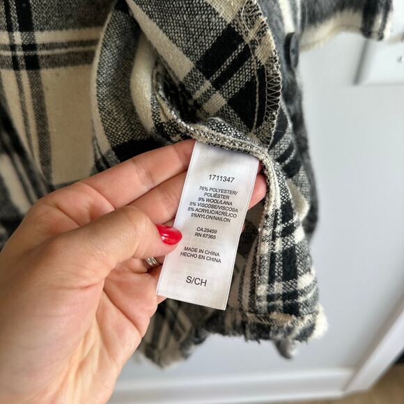 Steve Madden Plaid Mid-Length Button Front Shirt Jacket Ivory/Black S - Picture 8 of 9